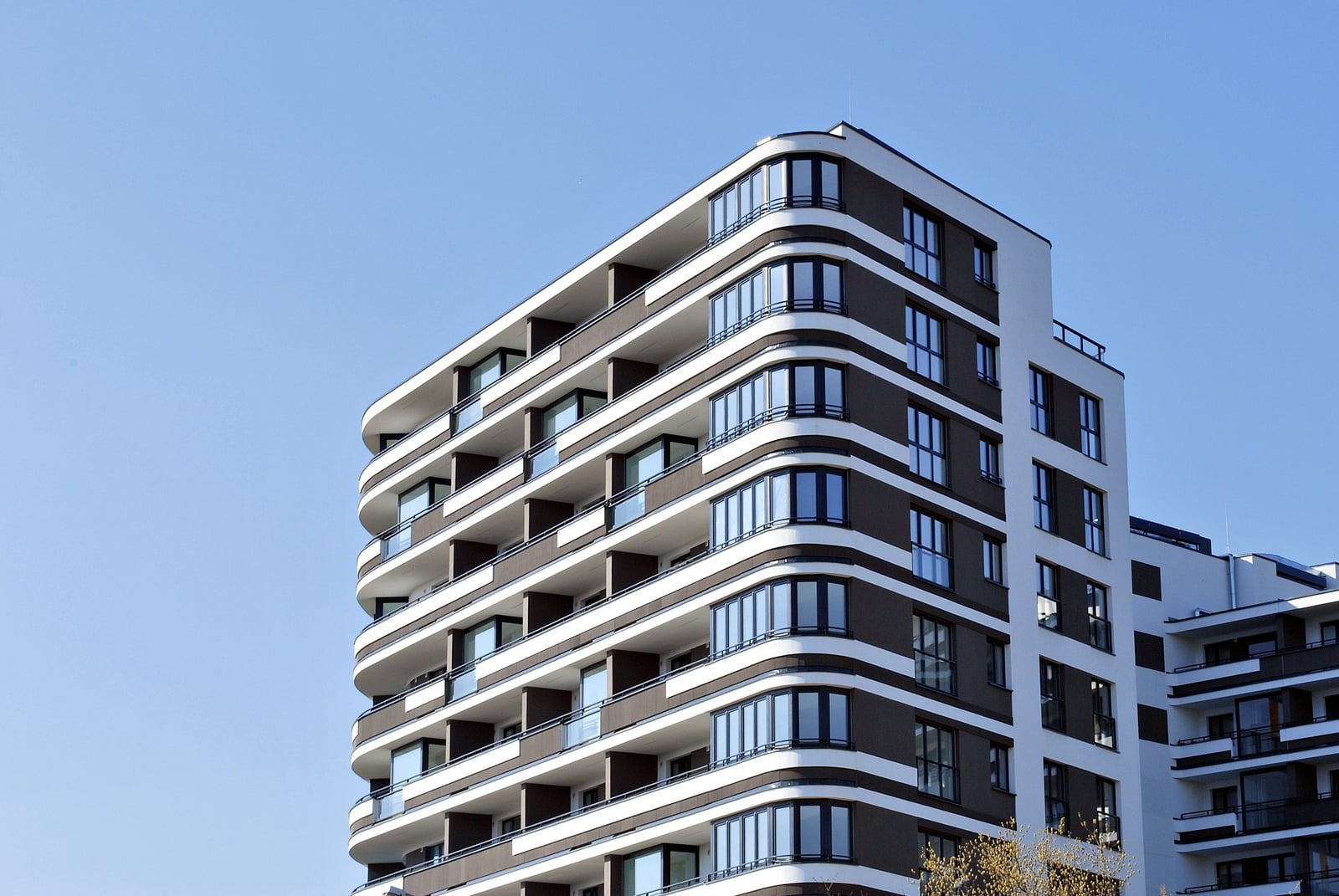 Immeuble résidentiel moderne avec balcons